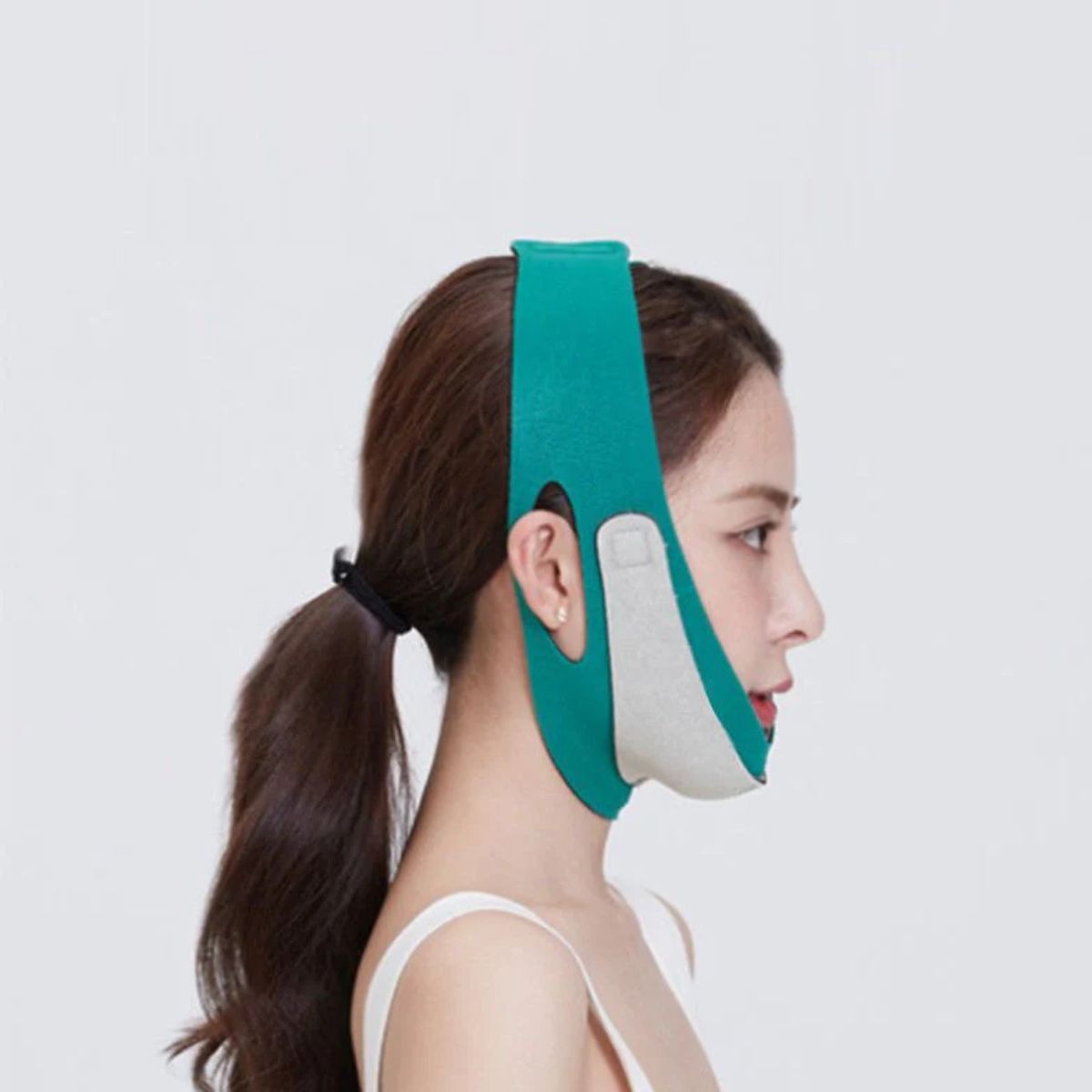 Face-shaping tool mask – Small V face bandage front view